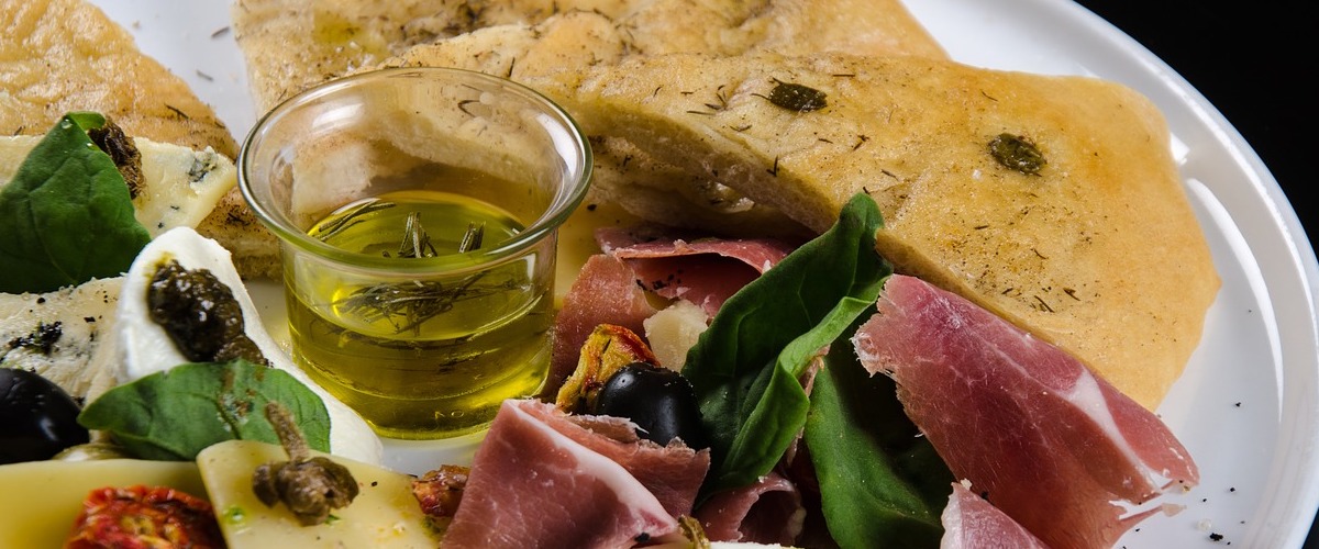 foccacia-with-olives-3411856_1280.jpg